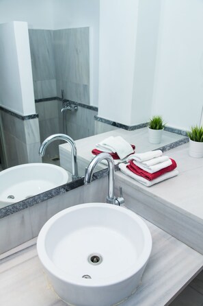 開放式客房 | 浴室洗手台