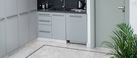 Στούντιο | Ιδιωτική μικρή κουζίνα | Ψυγείο, φούρνος, βραστήρας για καφέ/τσάι, βραστήρας νερού