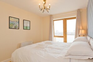1 bedroom, in-room safe, iron/ironing board, free WiFi - Greeg Court (Dublin)
