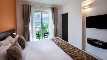 Mountain View Privilege Suite With Balcony | In-room safe, desk, blackout curtains, soundproofing