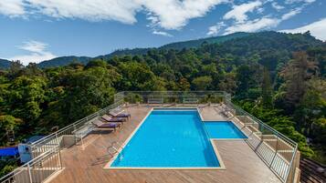 حمّام سباحة خارجي، مقاعد للتشمس