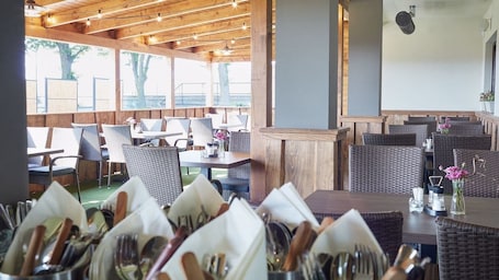 Outdoor dining. Penzion ARCHERY