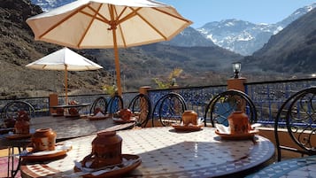 Café da manhã, almoço e jantar; culinária local, vistas para o jardim 