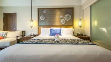 Deluxe Suite, 1 King Bed, Poolside | In-room safe, desk, iron/ironing board, free WiFi