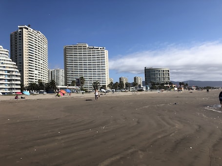 Beach massages. Cosmopolita