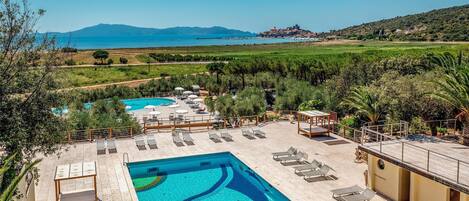 Seasonal outdoor pool, pool umbrellas, sun loungers