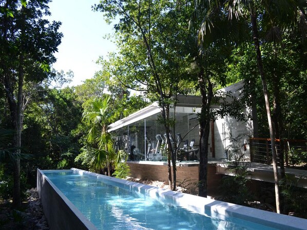 Kolam renang outdoor