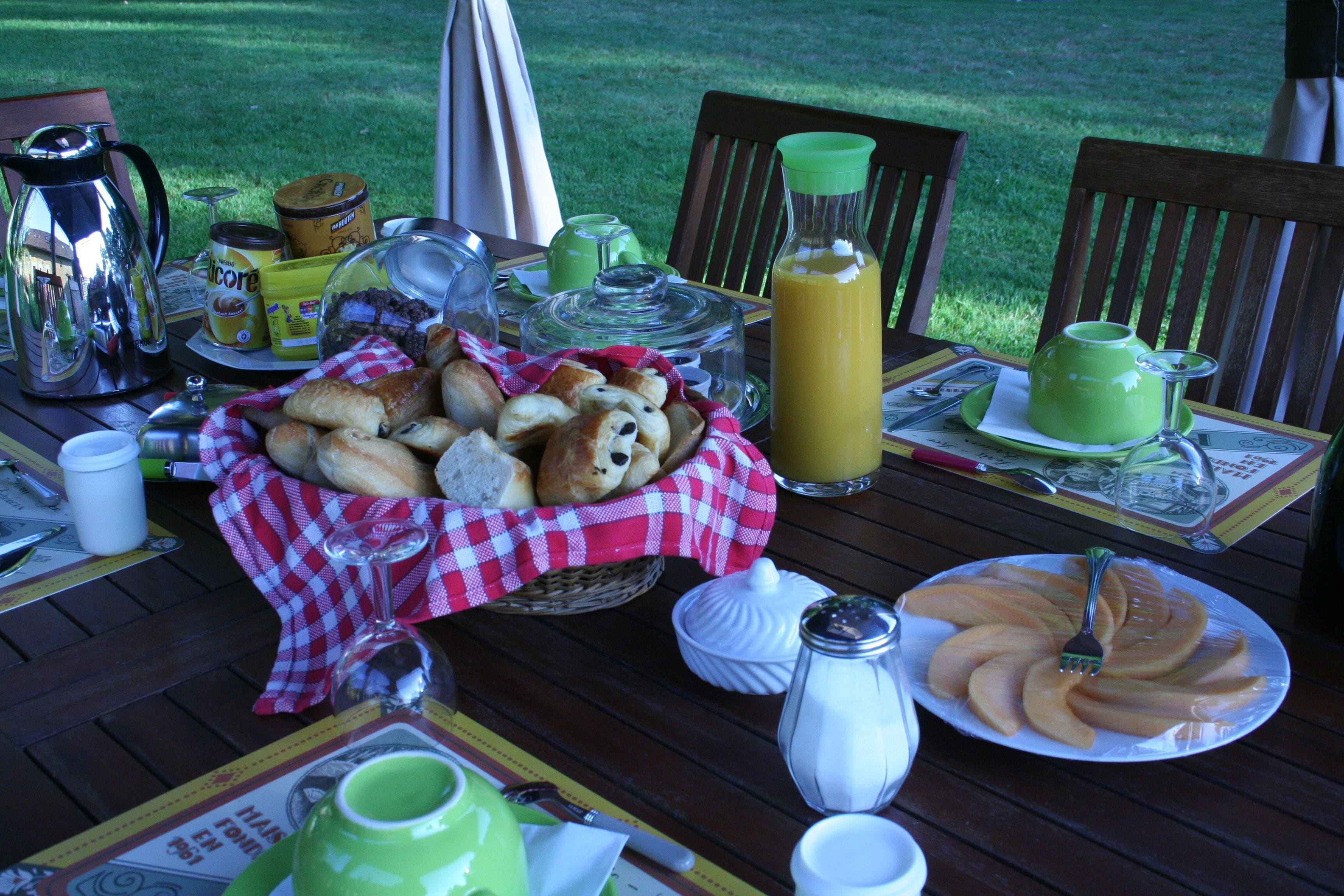 Free daily continental breakfast 