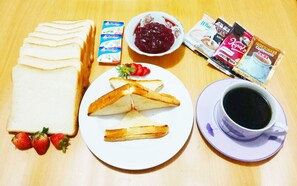 Dagelijks ontbijtbuffet (IDR 25000 per persoon)