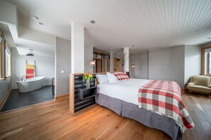 Individuell dekoriert, individuell eingerichtet, Schreibtisch