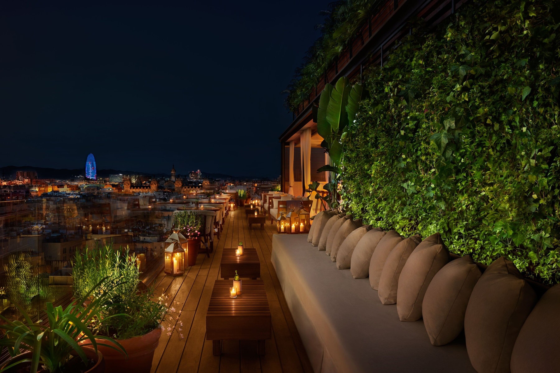 2 bares o lounges, bar en la azotea, bar de cocteles