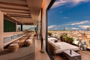 2 bars/lounges, rooftop bar, cocktail bar - The Barcelona EDITION (Barcelona)