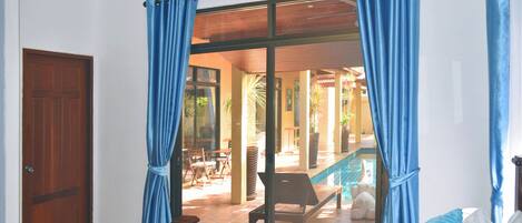 4 bedrooms, iron/ironing board, free WiFi, bed sheets