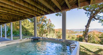 Serene Lake Retreat: Enjoy lake views and privacy with 15 wooded acres
