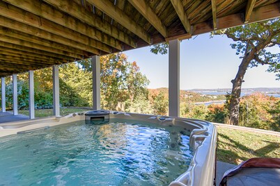 Serene Lake Retreat: Enjoy lake views and privacy with 15 wooded acres 