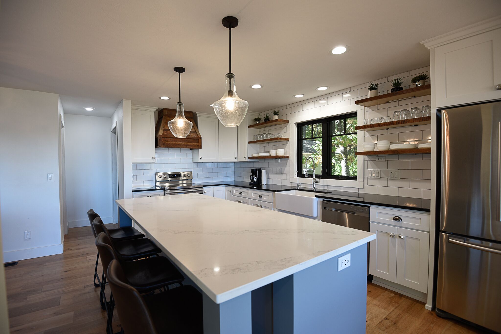 Serene Lake Retreat: Enjoy lake views and privacy with 15 wooded acres 