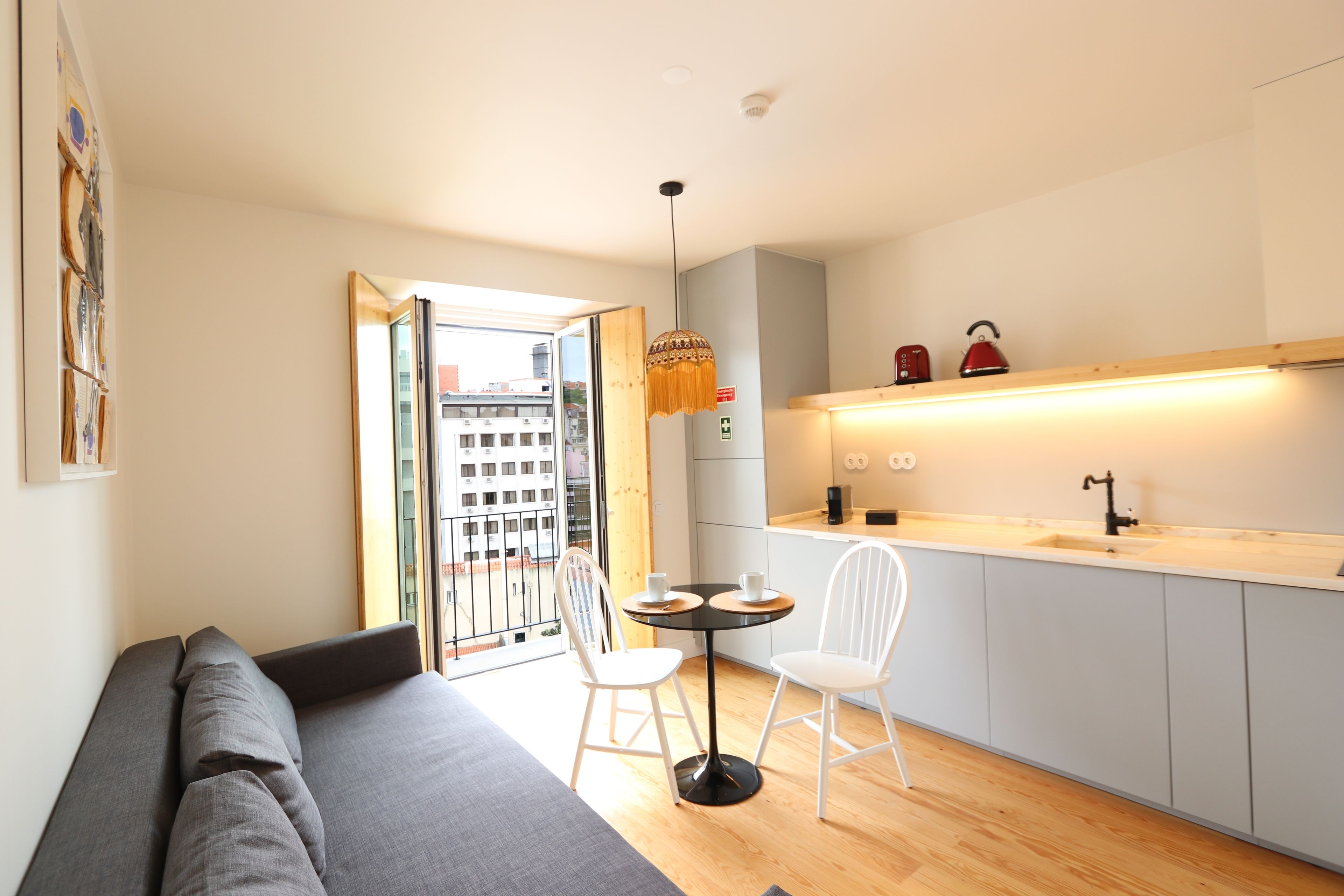 Apartemen Panorama, 1 kamar tidur, teras, pemandangan kota | Area keluarga | Smart TV