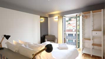2 chambres, coffres-forts dans les chambres, décoration personnalisée