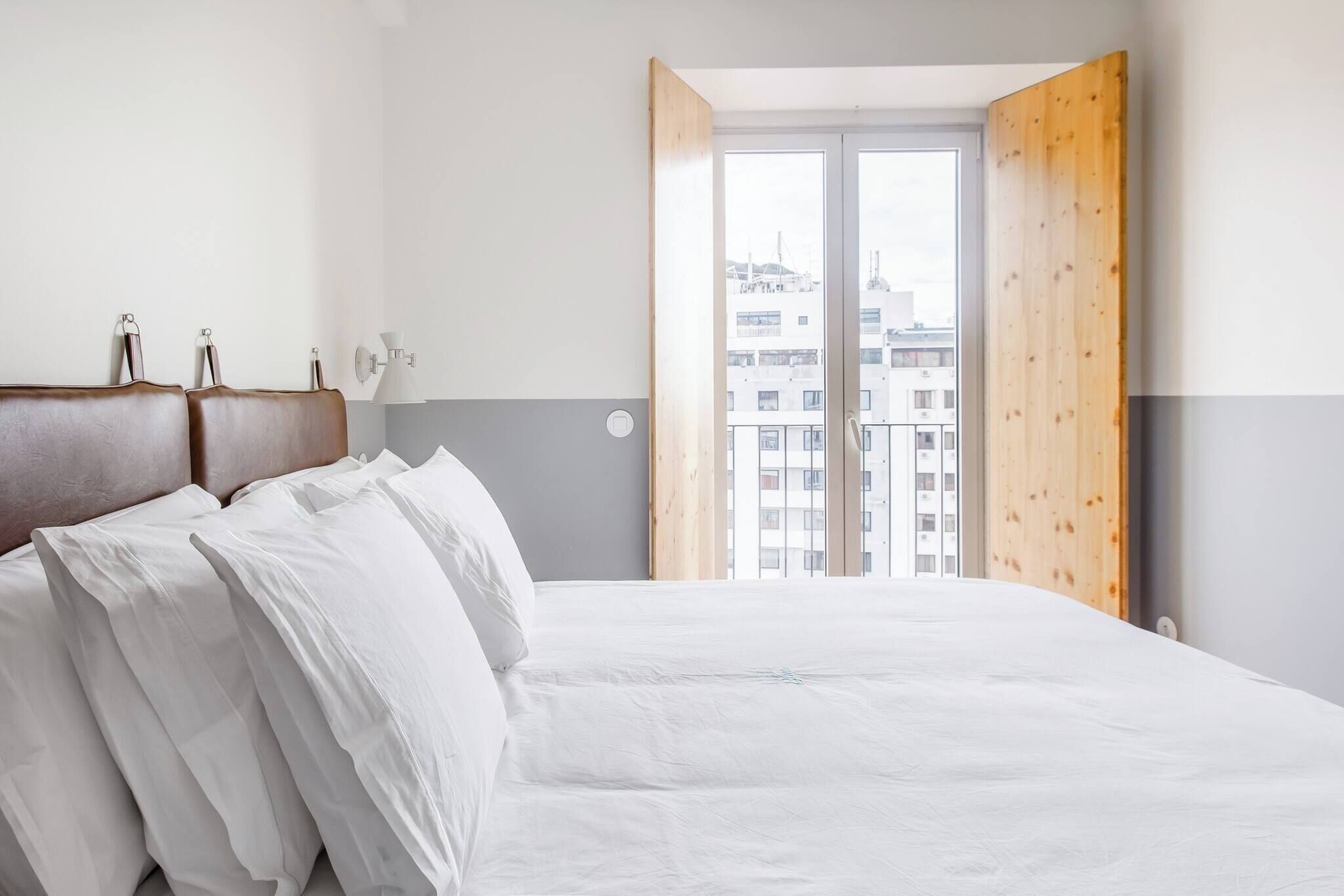 Romantic apartment with balcony and city view (LB42) | Caja fuerte, decoración individual, mobiliario individual y escritorio