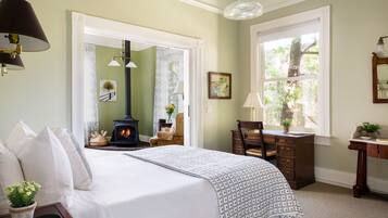 Suite Supérieure, 1 grand lit, cheminée | Literie de qualité supérieure, surmatelas, décoration personnalisée