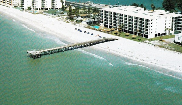 Privat strand, solstolar och strandhanddukar