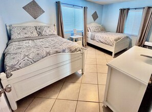 3 chambres, coffres-forts dans les chambres, bureau
