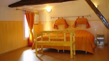 Room (Quina) | 1 bedroom, individually decorated, individually furnished