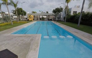 A rectangular swimming pool with lane dividers, surrounded by a concrete deck. - Casa Alfonso (Cancun)