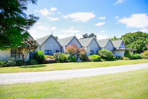 Standard Studio | Terrace/patio - Bulls Motel & Holiday Park (Bulls)