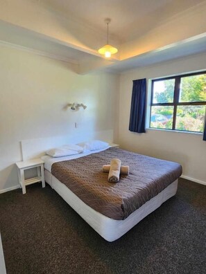 Familierom | Blendingsgardiner, wi-fi (inkludert) og sengetøy