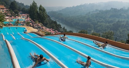 Villa w / private pool (with 23700 m2 of green areas) at 40Km from PORTO
