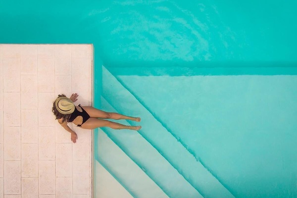 Piscina stagionale all'aperto, lettini