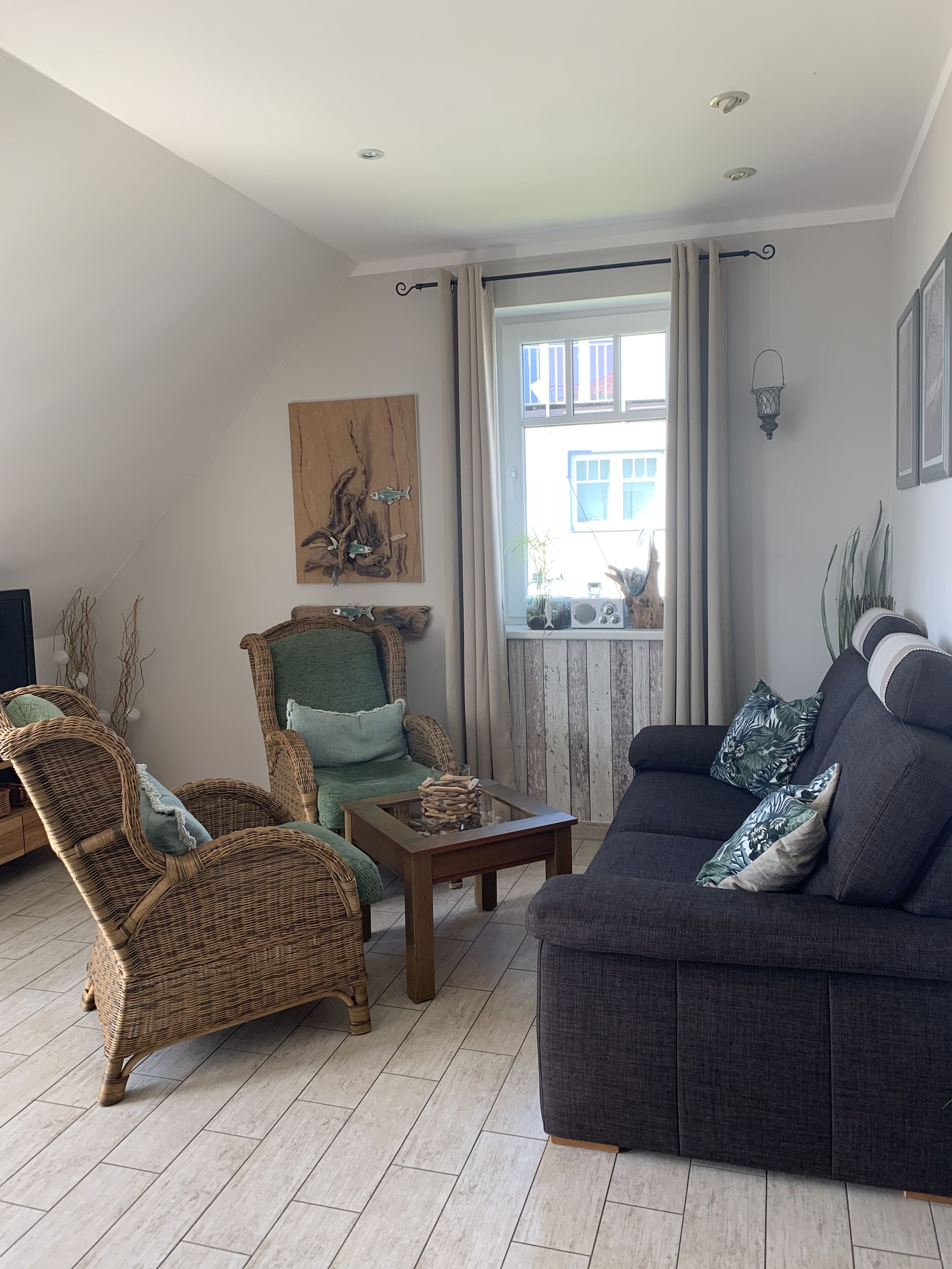 Exclusive apartment with 2 balconies and sea views - only 200m from the beach!