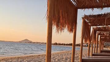 PĂ„ stranden och strandhanddukar