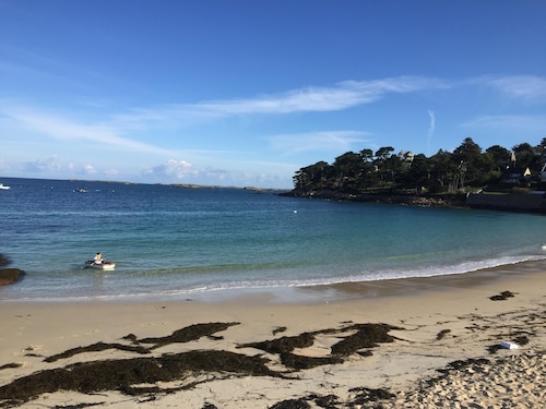 Magnificent Breton farmhouse, Pink Granite Coast, sleeps 8, nearby beaches