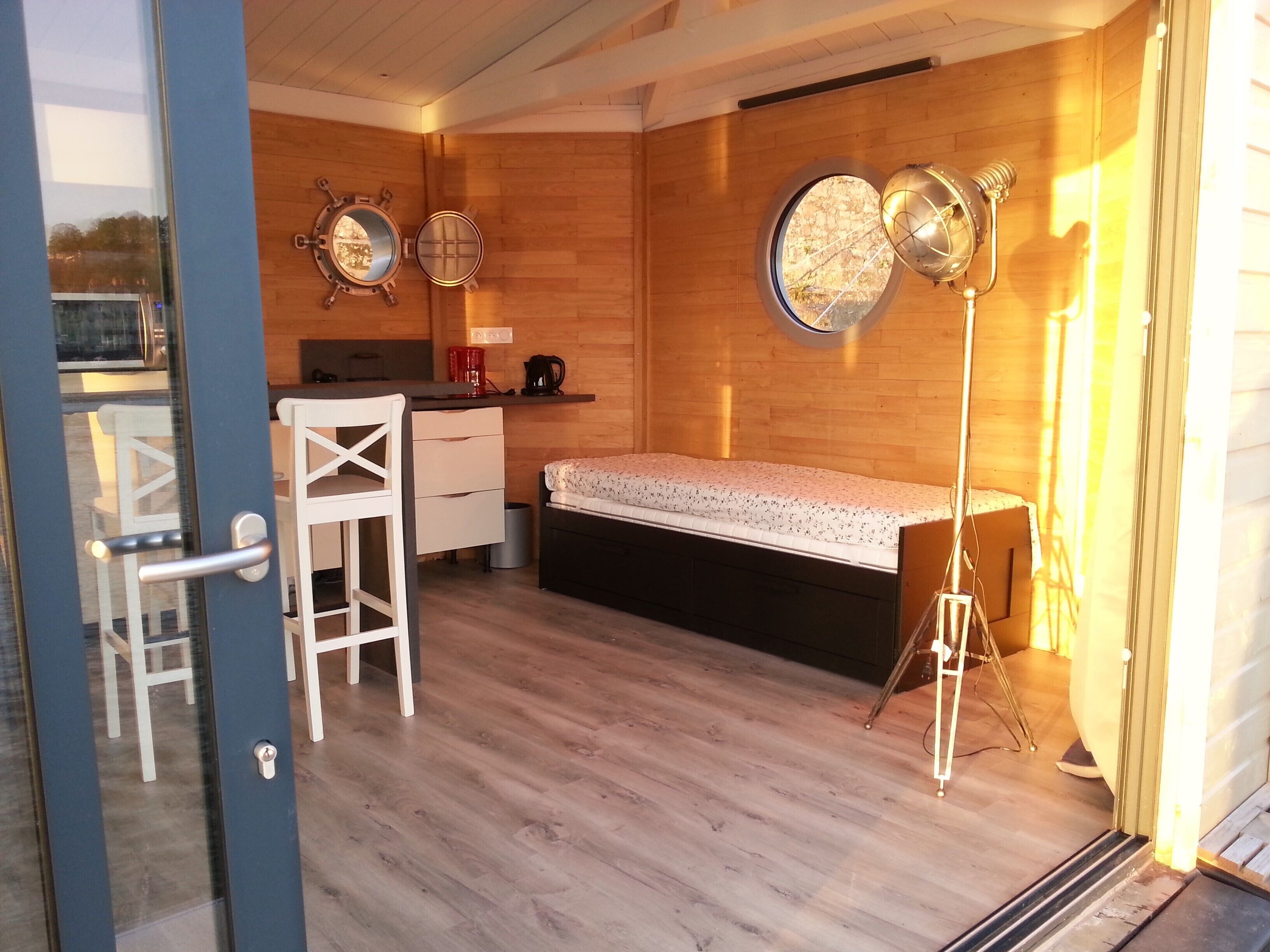 1 室のベッドルーム、WiFi、ベッドシーツ