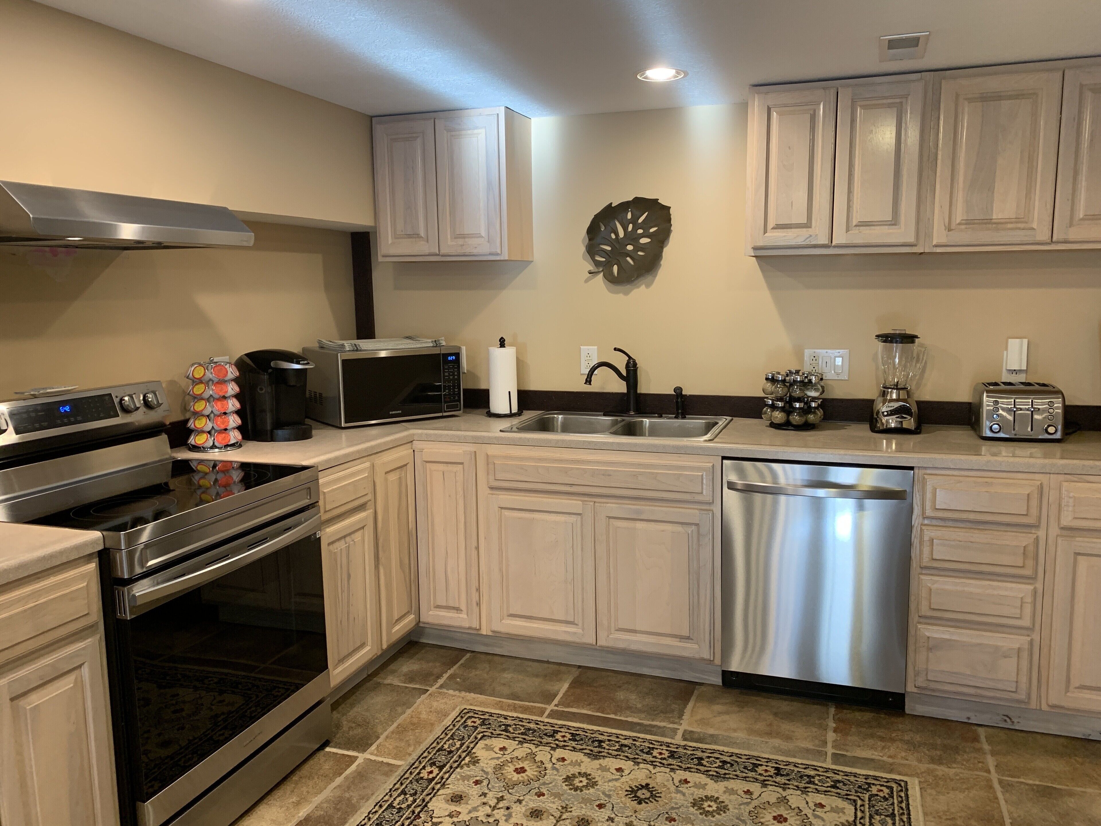 *Overlook, Hidden Gem + Large Deck for Entertaining Friends & Family