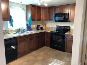 Fridge, microwave, oven, stovetop - Amazing luxury rental in historic house in central tucson. (Tucson)