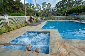 Pool - Cheerful & Affordable Studio Apartment - Walking Distance to Beaches (Princeville)