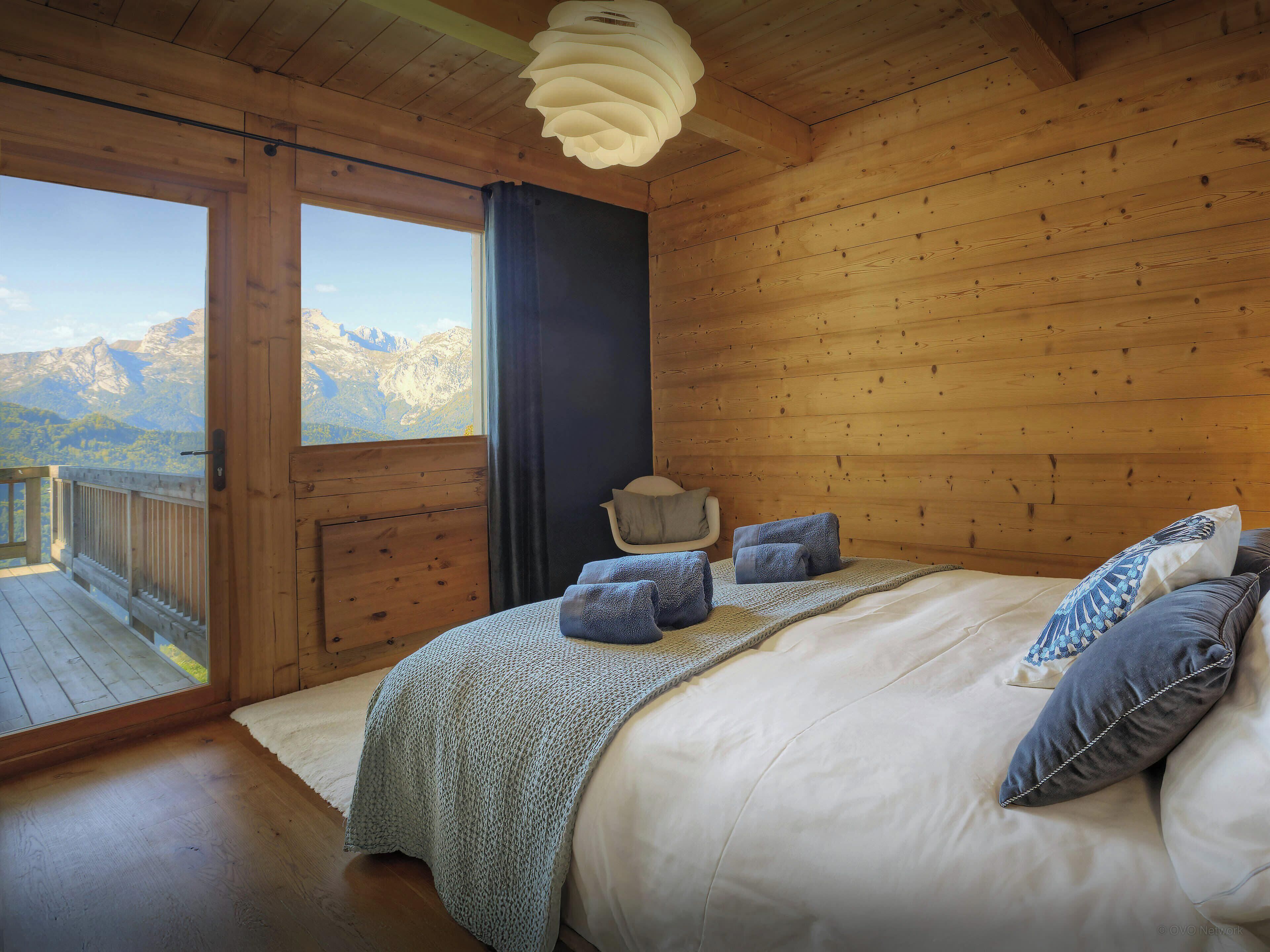 8 slaapkamers, een strijkplank/strijkijzer, wifi, beddengoed