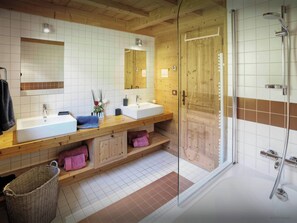 Bathtub, free toiletries, hair dryer, towels