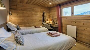 8 bedrooms, iron/ironing board, WiFi, bed sheets