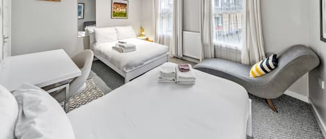 2 bedrooms, Egyptian cotton sheets, iron/ironing board, free WiFi