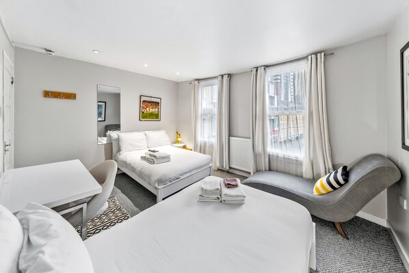 2 bedrooms, Egyptian cotton sheets, iron/ironing board, free WiFi