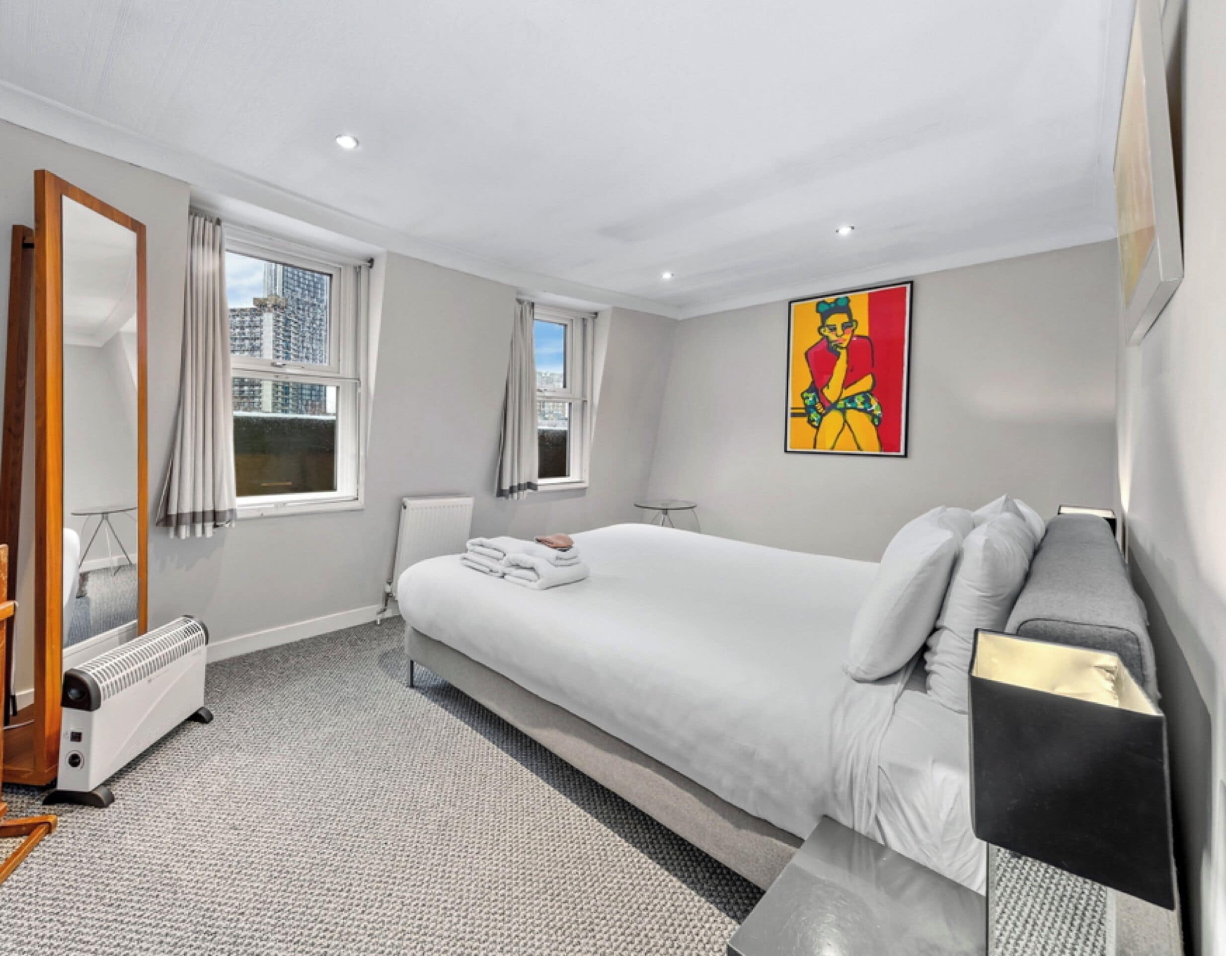 2 makuuhuonetta, egyptinpuuvillaiset lakanat, silitysrauta/-lauta