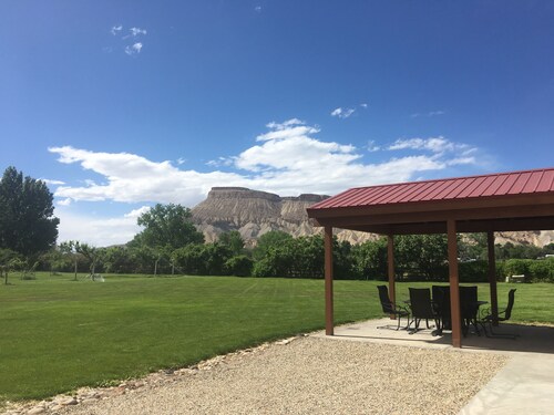 Super Clean, 100-Acre Riverfront Ranch, Fantastic Views, Great Location.