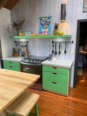 Fridge, microwave, oven, stovetop - Stunning Temple Tree House, pool! Romantic Beach Getaway on 1 acre (West Bay)