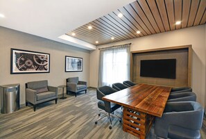 Business center - Homewood Suites by Hilton Athens Downtown University Area (Athens)