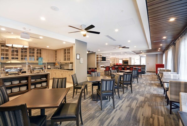 A spacious hotel lobby with multiple seating areas, a kitchen, and a bar. - Homewood Suites by Hilton Athens Downtown University Area (Athens)