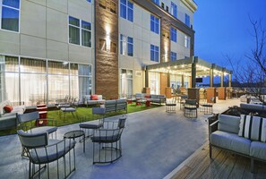 Terrace/patio - Homewood Suites by Hilton Athens Downtown University Area (Athens)